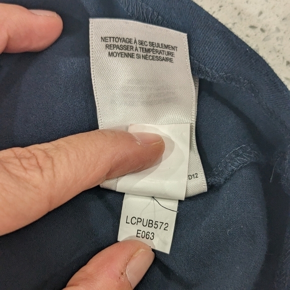 Liz Claiborne top blouse navy blue, high round neckline, sleeveless, size PM - Picture 10 of 10